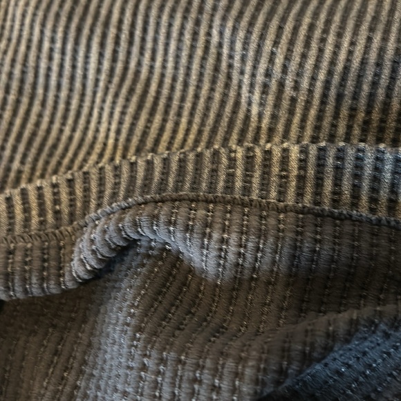 *5/$15* Worn 1X, Aura, Women, thick stretch ribbed high neck sleeveless crop top - Picture 3 of 5